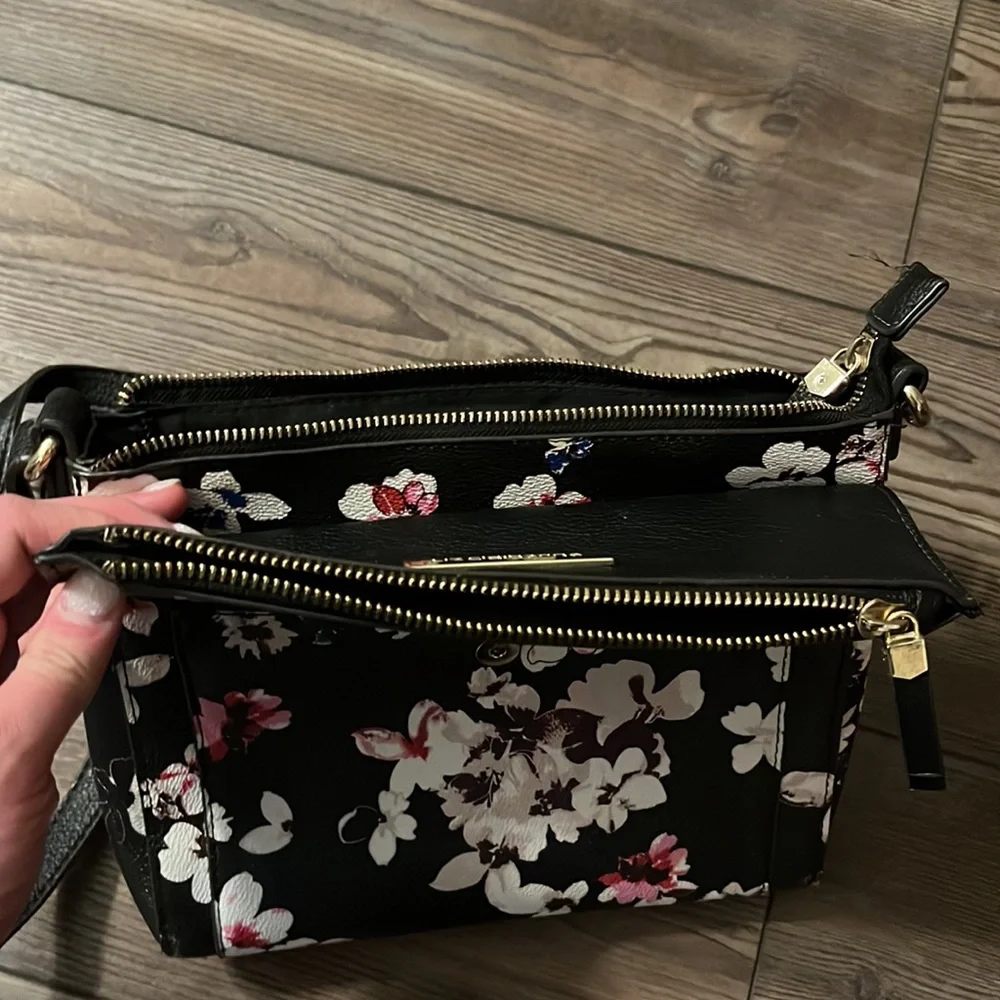 Liz Claiborne Small Crossbody Purse - Picture 3 of 11